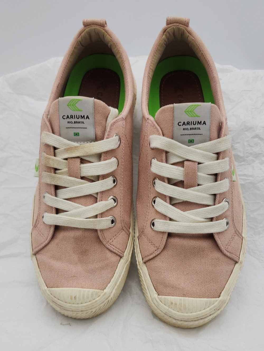 Cariuma Women’s Blush Canvas Sneakers with Cream Laces Size 8.5